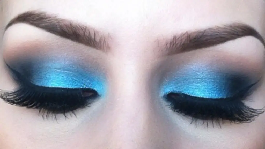 Makeup with blue shadows