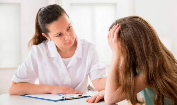 femme chez le médecin