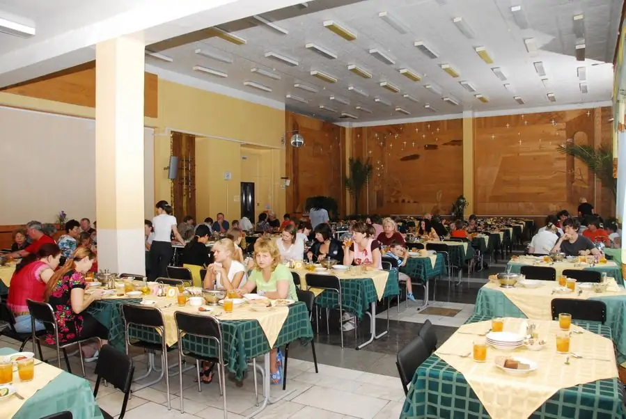 Salle à manger du sanatorium "Solnechny"