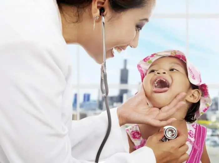 Abscesses on the tonsils without fever in a child