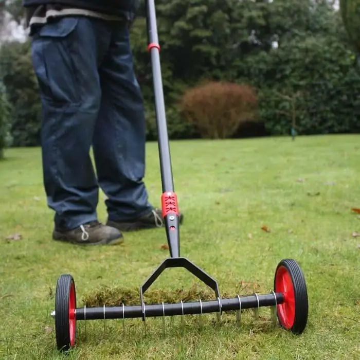 what is a lawn scarifier