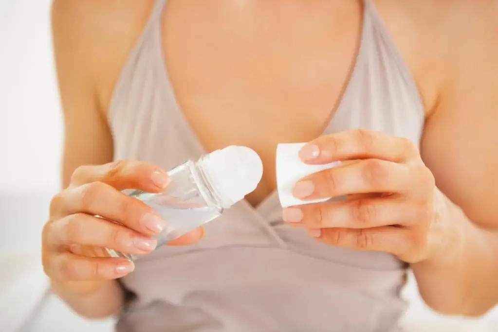 What Causes an Allergy to Deodorant?