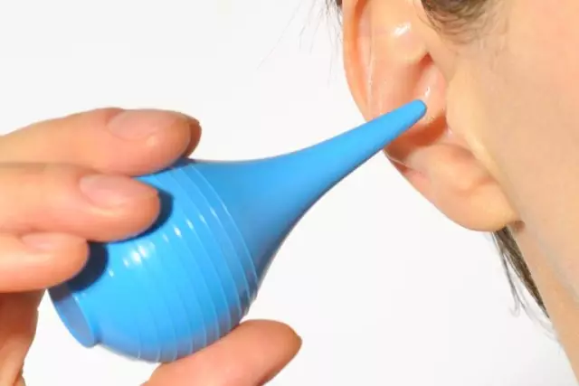 Article on how to rinse your ear at home